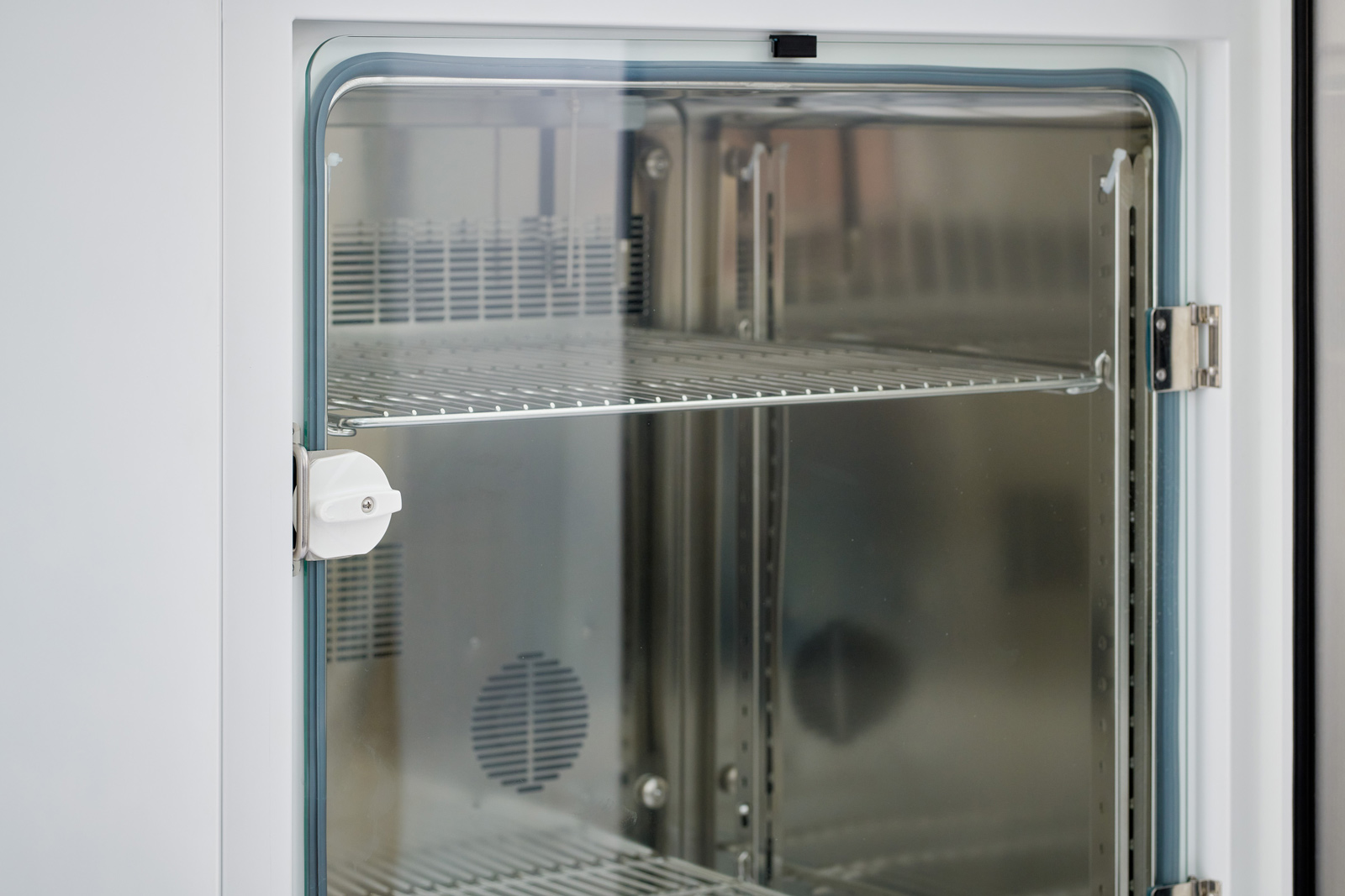 Pinnacle Temperature & Humidity Chambers 500L with advanced Peltier technology - Image 7