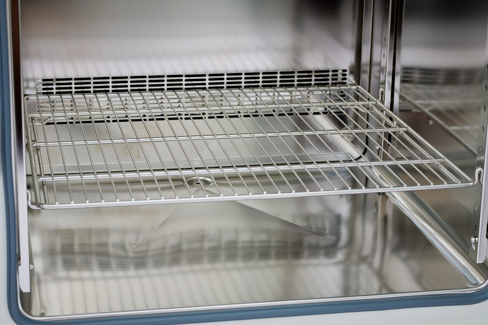 Pinnacle Temperature & Humidity Chambers 500L with advanced Peltier technology - Image 2